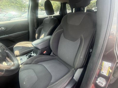 Used 2015 Jeep Cherokee Latitude w/ Comfort/Convenience Group AWD/4WD image 13