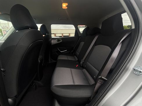 Used 2025 Kia Soul LX w/ LX Technology Package FWD image 23