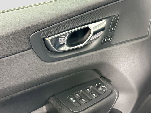 Certified 2018 Volvo XC60 T5 Momentum w/ Convenience Package image 20