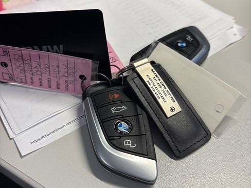 Used 2023 BMW 330i Sedan w/ Premium Package image 10