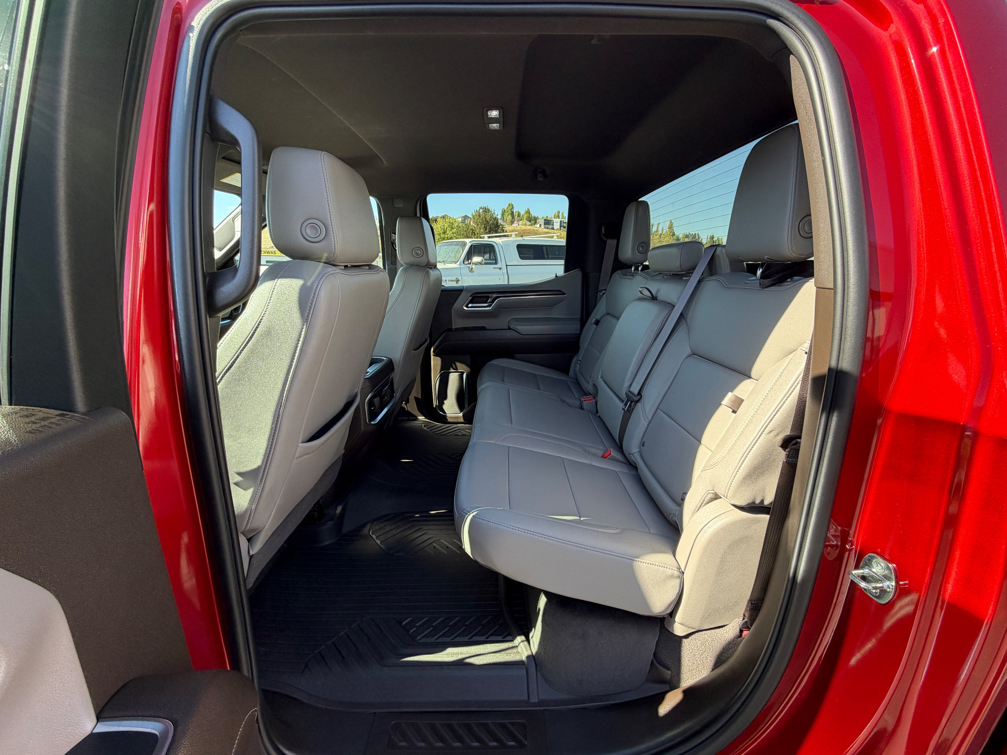 Used 2024 Chevrolet Silverado 1500 LTZ AWD/4WD image 3