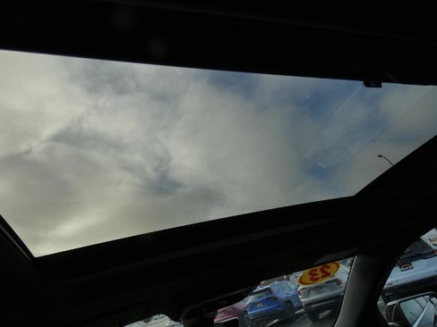 Used 2023 Chevrolet Traverse High Country image 15