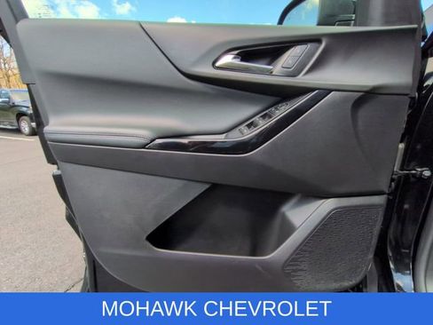 Used 2025 Chevrolet Equinox LT AWD/4WD image 23