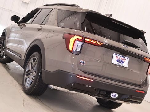 New 2026 Ford Explorer ST-Line w/ ST-Line Street Pack AWD/4WD image 35