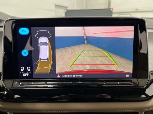 Used 2024 Volkswagen Atlas Cross Sport SE image 9