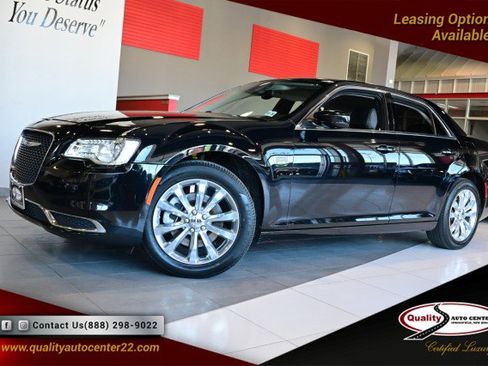 Used 2023 Chrysler 300 Touring AWD/4WD image 1