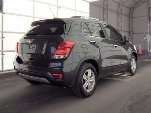 Used 2019 Chevrolet Trax LT w/ LT Convenience Package FWD image 2
