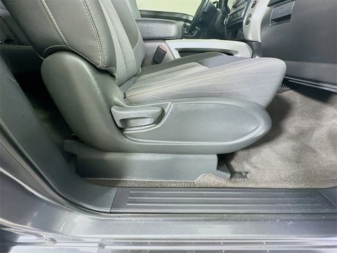 Used 2021 Nissan Titan SV w/ SV Convenience Package image 24