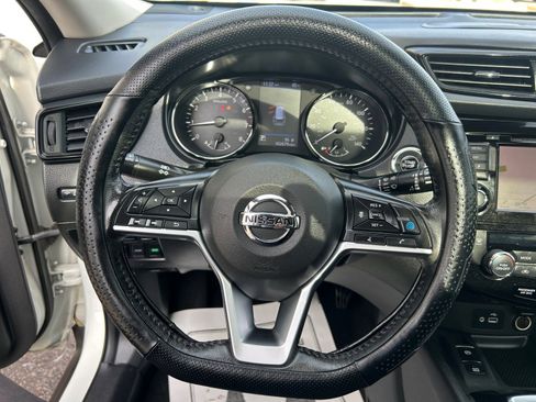 Used 2019 Nissan Rogue SV w/ Sun & Sound Touring Package image 18