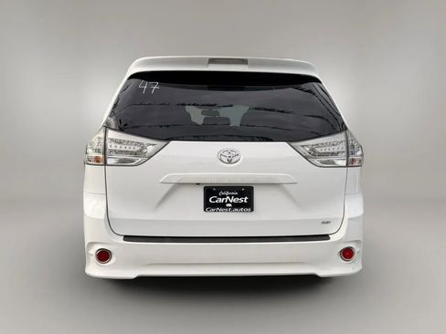 Used 2015 Toyota Sienna SE w/ SE Preferred Package FWD image 12