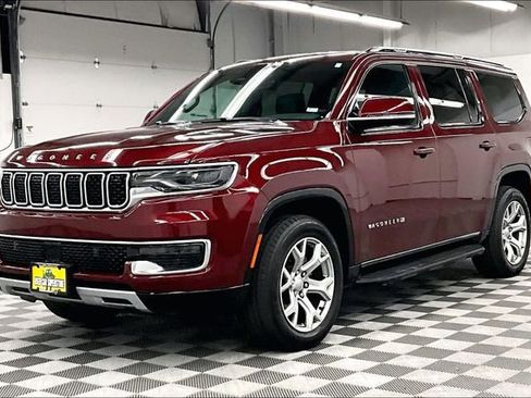 Used 2022 Jeep Wagoneer Series II AWD/4WD image 12