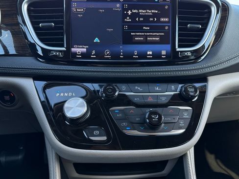 Used 2023 Chrysler Pacifica Limited image 28