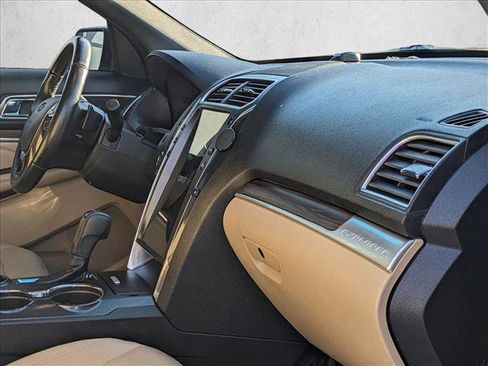 Used 2016 Ford Explorer Limited image 21