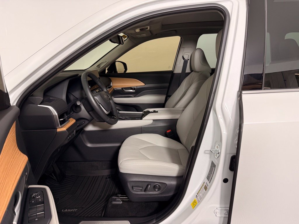 Certified 2026 Toyota Grand Highlander AWD image 2