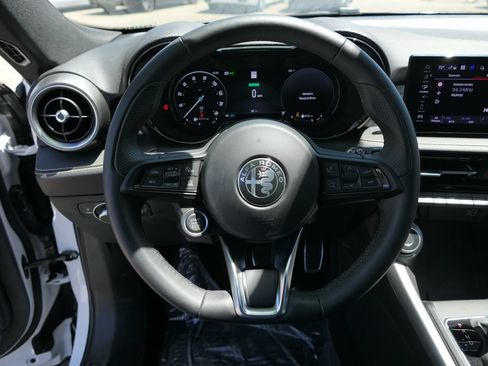 Used 2025 Alfa Romeo Tonale AWD/4WD image 14