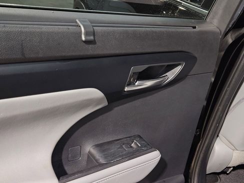 Used 2021 Toyota Highlander XLE image 35