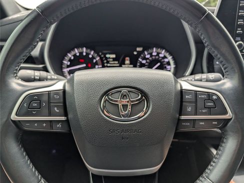 Used 2022 Toyota Highlander XSE AWD/4WD image 22