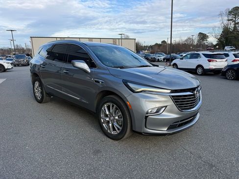 Used 2023 Buick Enclave Essence w/ Experience Buick Package image 9