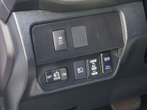 Used 2020 Toyota Tacoma TRD Off-Road w/ Technology Package AWD/4WD image 13