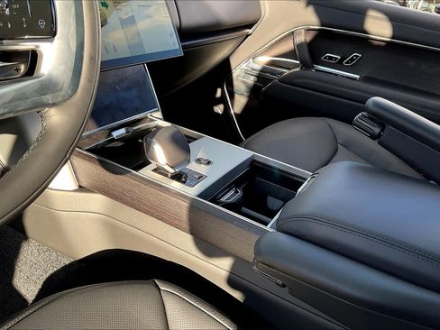 New 2025 Land Rover Range Rover SE image 10
