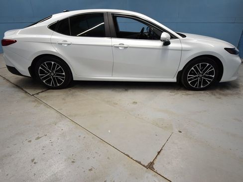 Used 2025 Toyota Camry XLE image 35