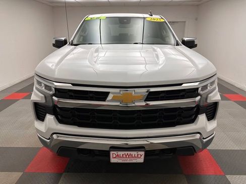 Used 2025 Chevrolet Silverado 1500 LT image 2