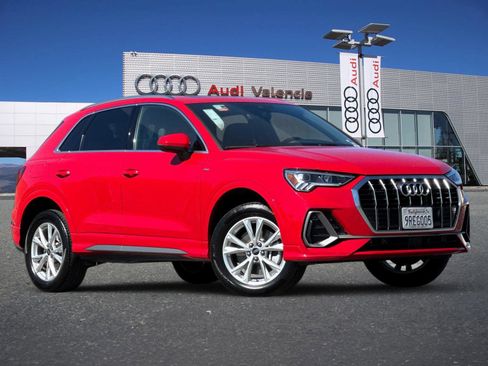 Certified 2025 Audi Q3 2.0T Premium AWD/4WD image 2