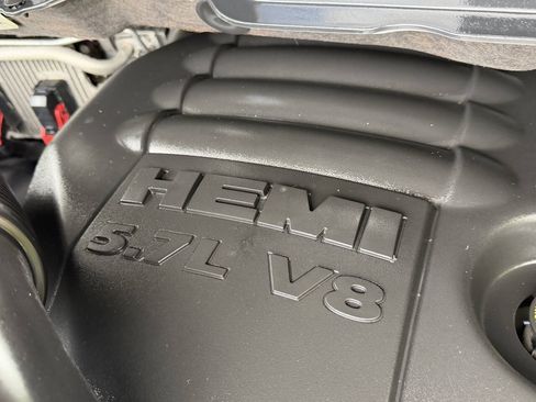 Used 2016 RAM 1500 Classic SLT AWD/4WD image 38