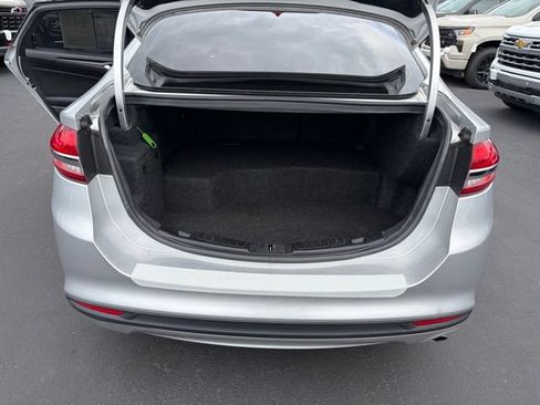 Used 2018 Ford Fusion SE w/ Equipment Group 601A FWD image 16