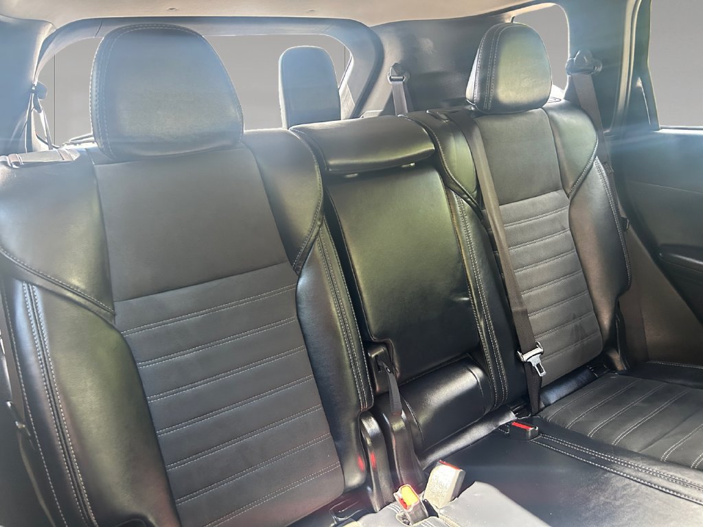Used 2025 Mitsubishi Outlander SE AWD/4WD image 19