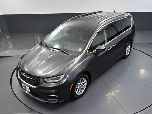 Used 2021 Chrysler Pacifica Touring-L image 59