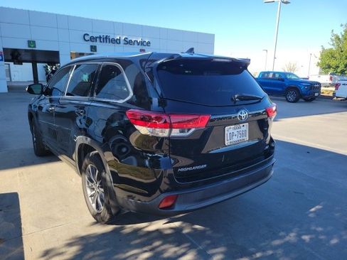 Used 2018 Toyota Highlander SE image 4