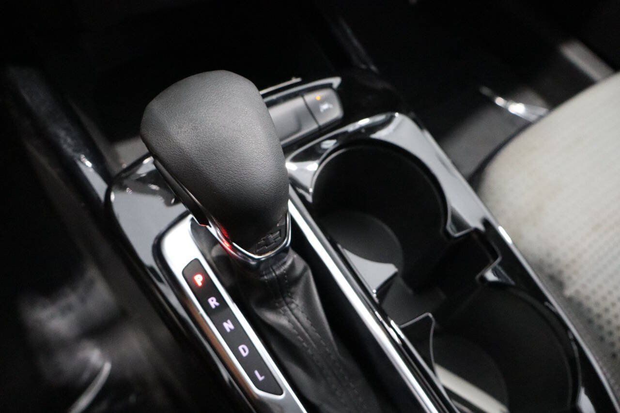 Used 2024 Chevrolet Trax LT FWD image 21