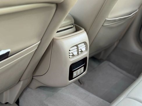 Used 2006 Cadillac DTS image 28