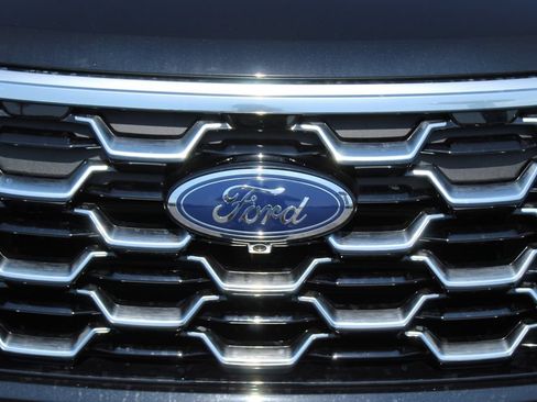 New 2026 Ford Explorer Platinum w/ LUX Leather Package AWD/4WD image 9