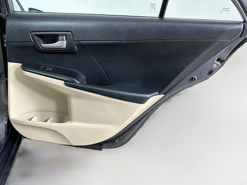 Used 2012 Toyota Camry LE image 27