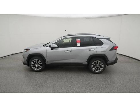 Used 2023 Toyota RAV4 XLE Premium FWD image 5
