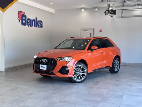 Used 2024 Audi Q3 2.0T Premium Plus w/ Premium Plus Package AWD/4WD image 2
