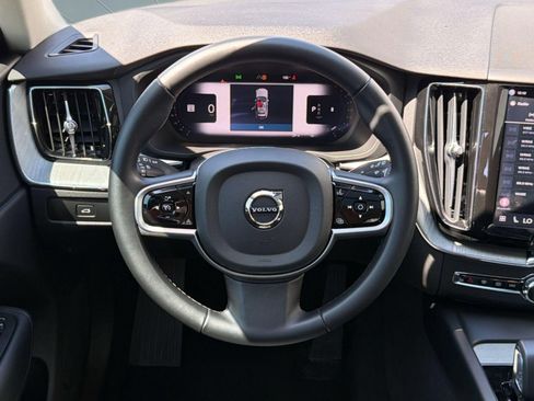 Used 2025 Volvo XC60 B5 Plus AWD/4WD image 11