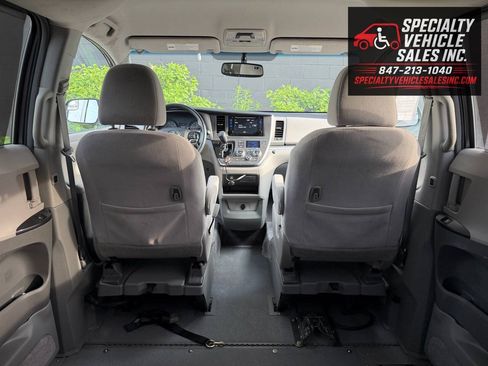 Used 2016 Toyota Sienna LE FWD image 24
