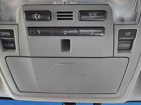 Used 2012 Toyota Camry XLE w/ Leather Pkg FWD image 29