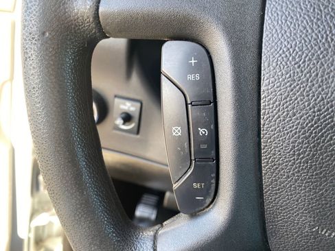 Used 2017 GMC Savana 2500 image 32