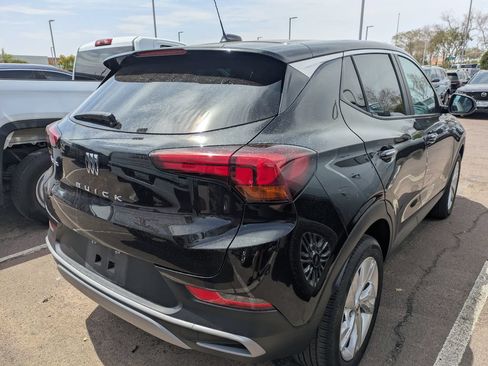 Used 2024 Buick Encore GX Preferred FWD image 2