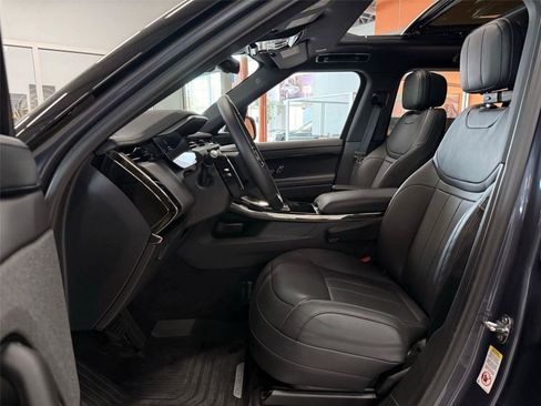 Used 2025 Land Rover Range Rover Sport SE AWD/4WD image 7