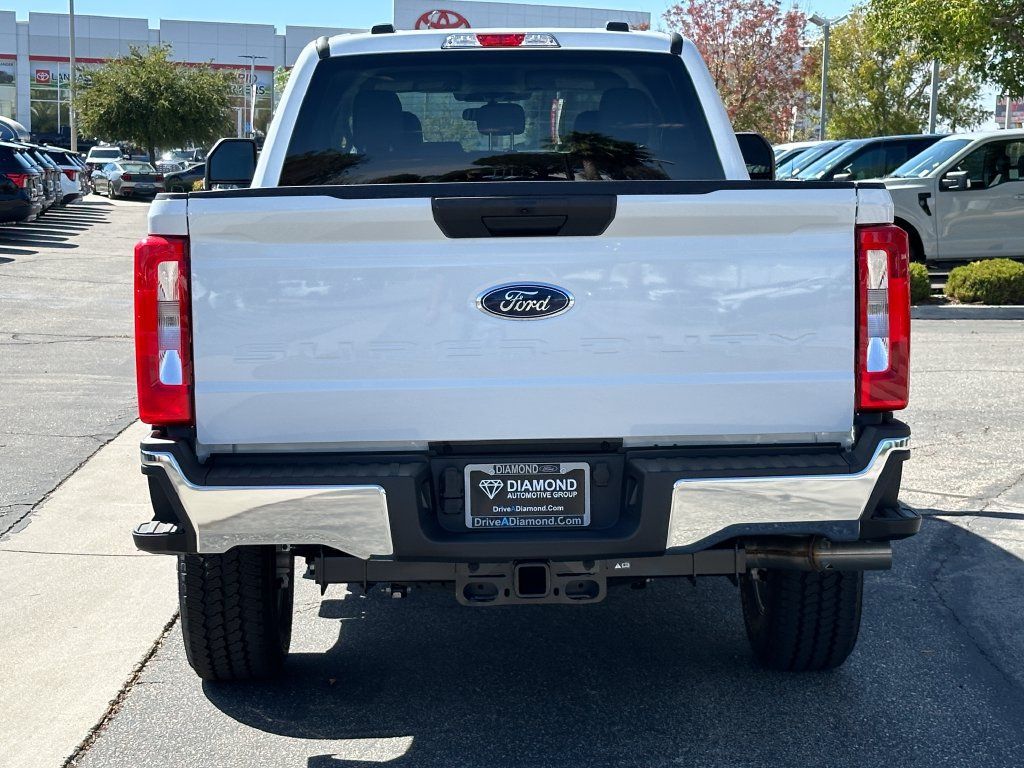 New 2026 Ford F350 XLT w/ FX4 Off-Road Package AWD/4WD image 6
