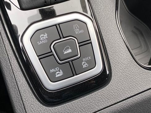 New 2026 Nissan Frontier SV image 18