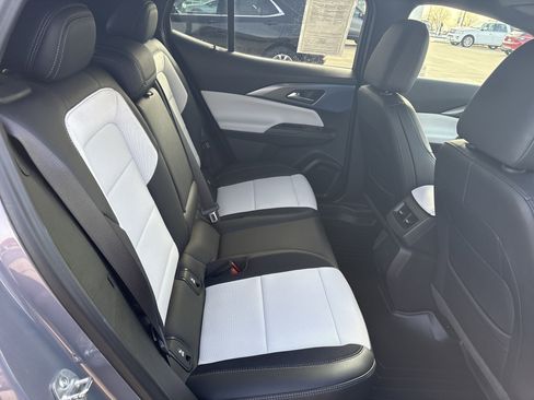 Used 2025 Chevrolet Equinox EV LT w/ Convenience Package image 16