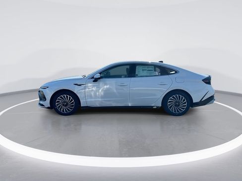 Used 2025 Hyundai Sonata Limited FWD image 4