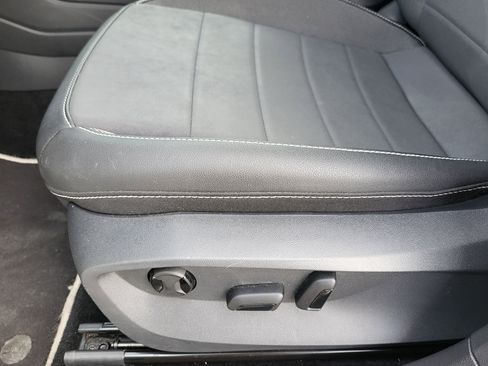 Used 2023 Volkswagen Taos SE image 18