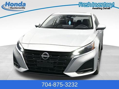 Used 2023 Nissan Altima 2.5 SL FWD image 3